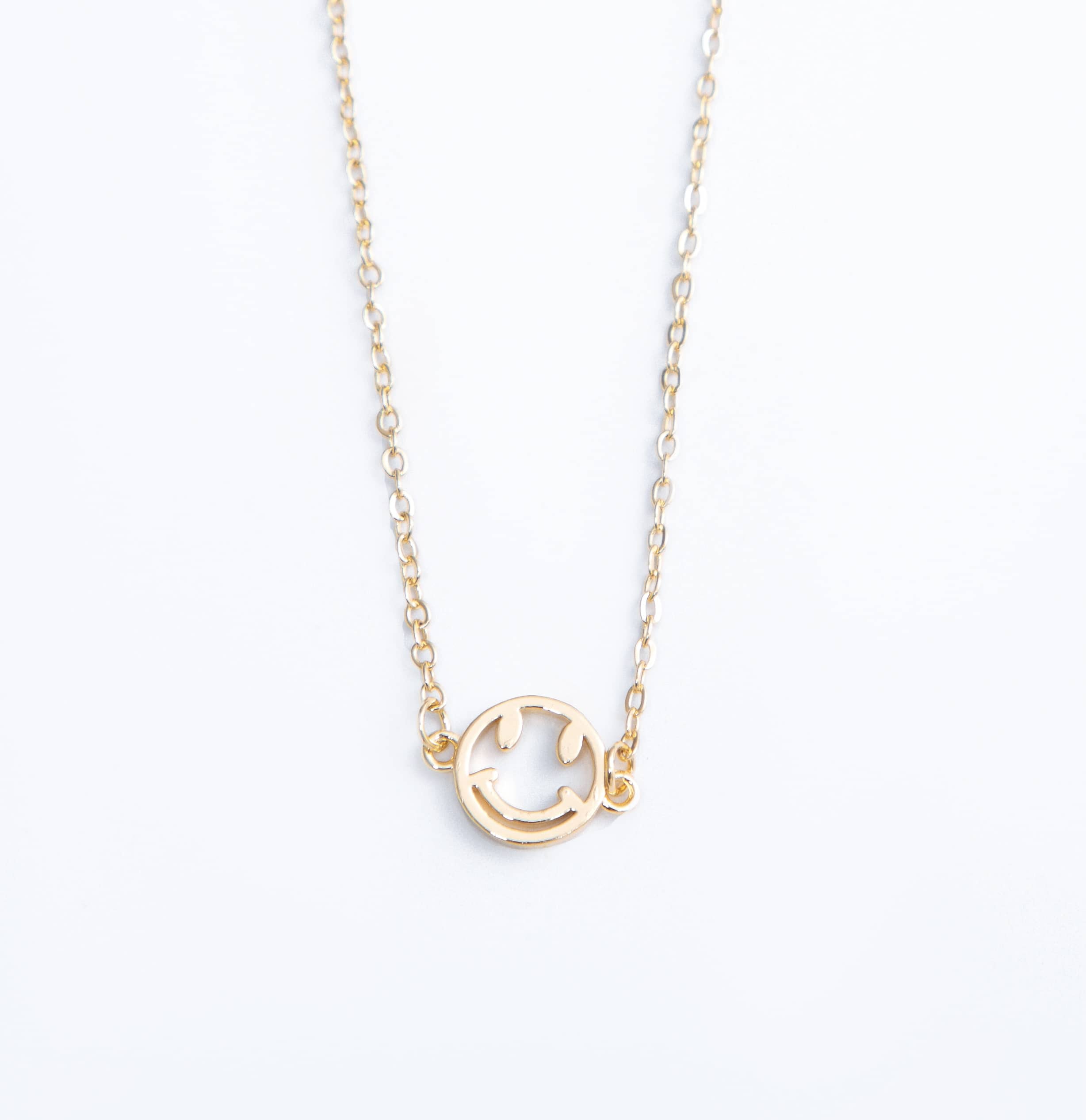 cadena con carita feliz